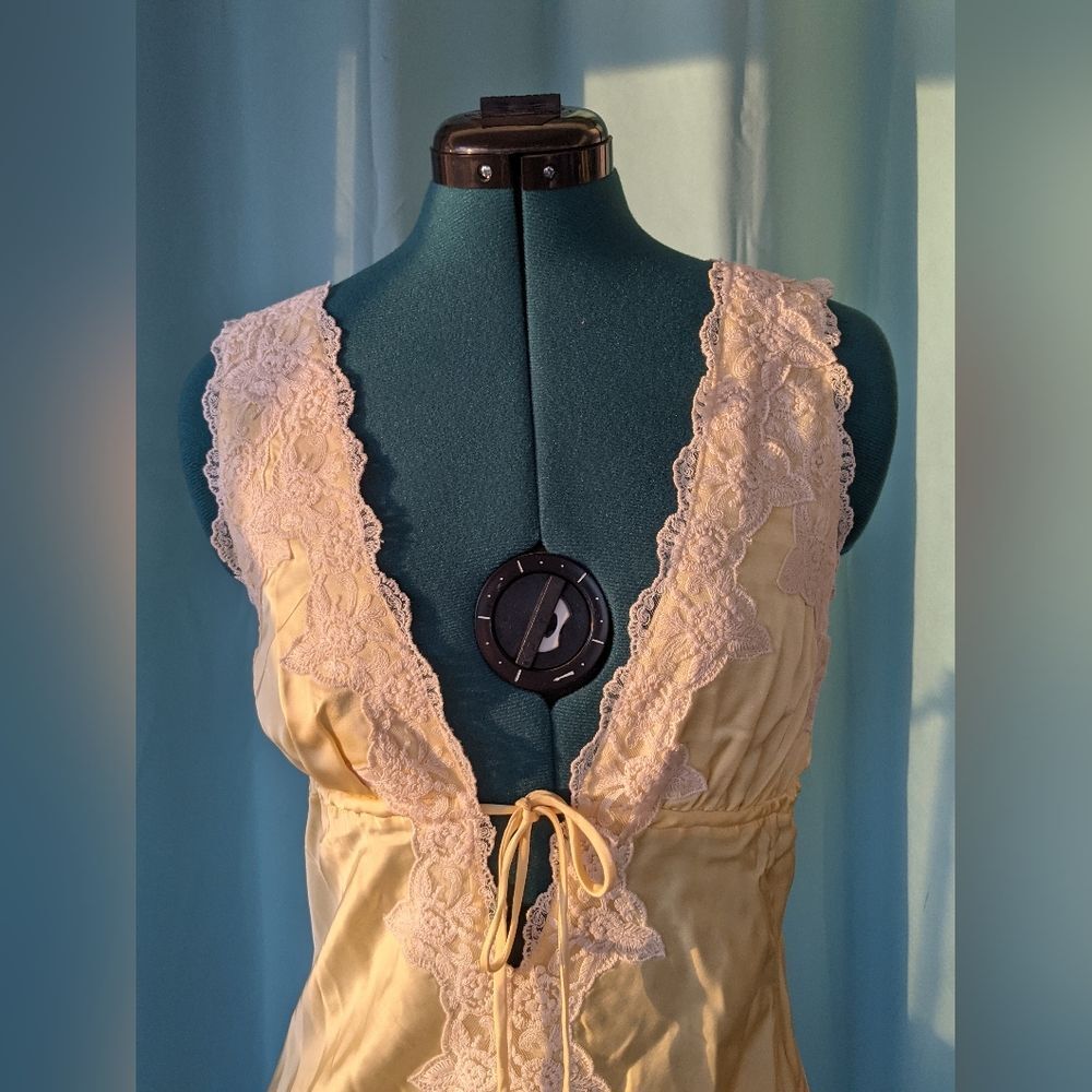 RUMORED Venice Maxi Dress W/ White Lace Trim Butter Yellow Eurosummer Sz XS - Picture 3 of 15